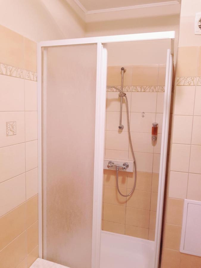 Lola Studio Apartman Hajduszoboszlo Exterior photo